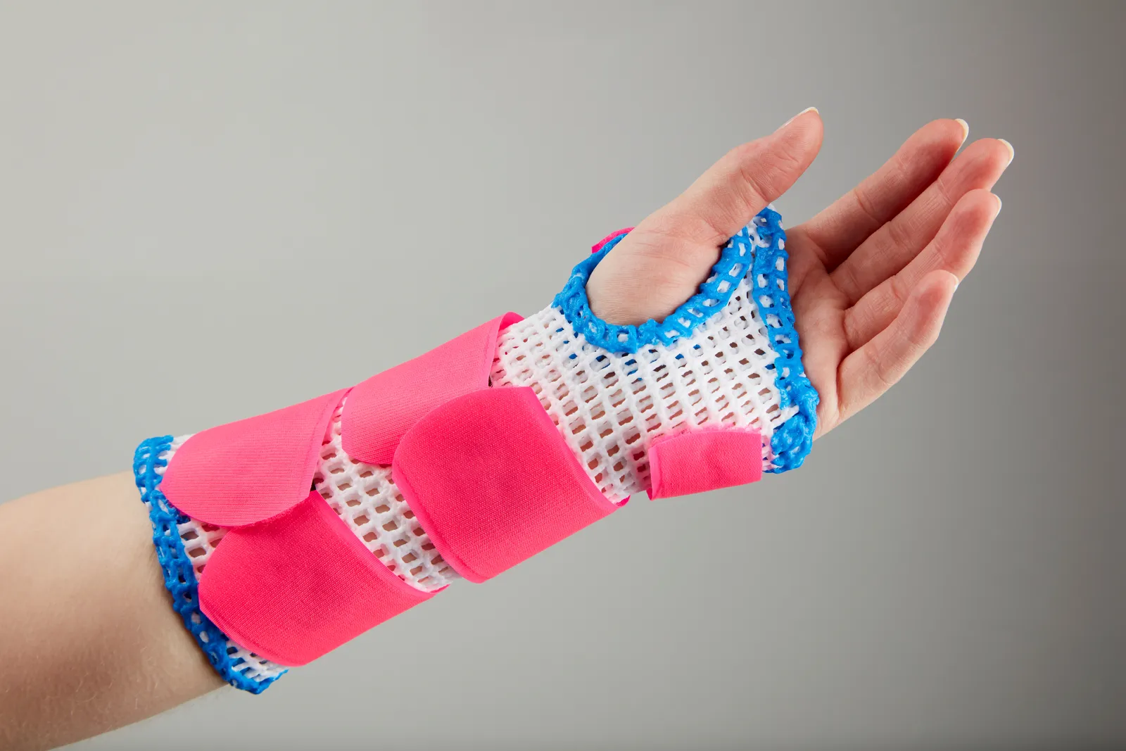 Tutore polso e pollice in X-Lite Plus rosa con bordo blu